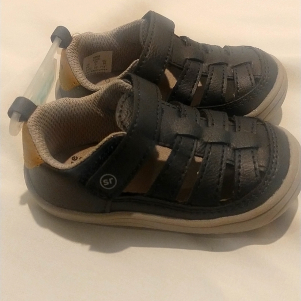 Shoes - Picture 4 of 5